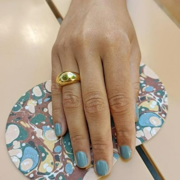 Size 7 Womens Gold Plated Retro Smooth Surface Dome Unisex Finger Ring J… - Picture 2 of 10